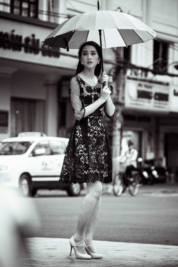 Hoa hậu Thu Thảo đẹp trầm buồn trong bộ ảnh trắng đen