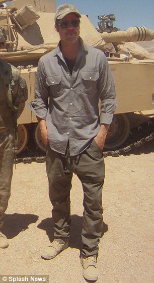 Brad Pitt đến tận doanh trại học lái xe tăng