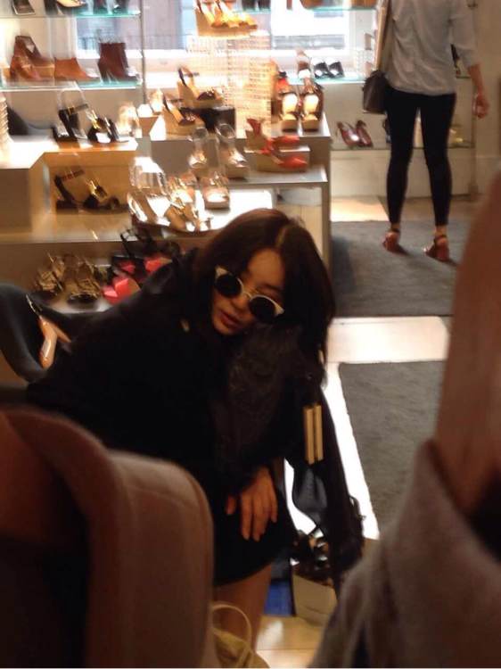 Yoon Eun Hye sành điệu đi mua sắm ở New York