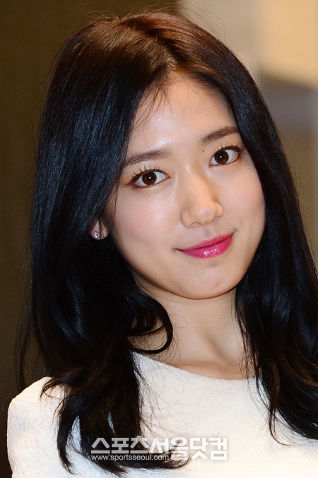 Park Shin Hye đẹp tinh khôi như tiểu thư trong sự kiện