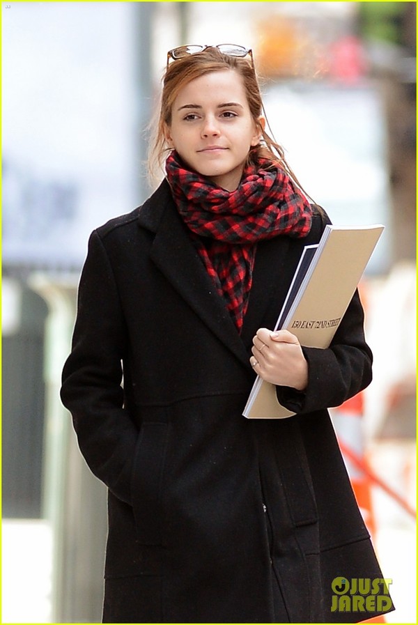 Emma Watson mặt mộc xinh đẹp giữa trời lạnh âm độ